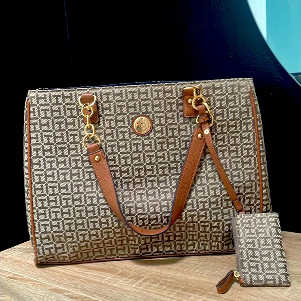 Brown Patterned Tote Bag With Pouch - image 1